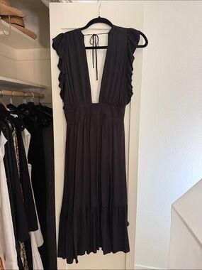 Stillwater LA Black Deep V Ruffle Midi Dress - medium